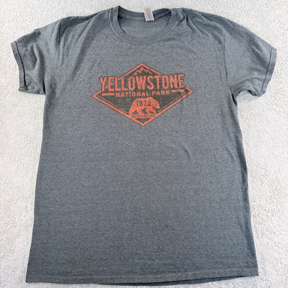 Gildan Yellowstone National Park Graphic T-Shirt Mens Large Gray Bear 1872 Tee